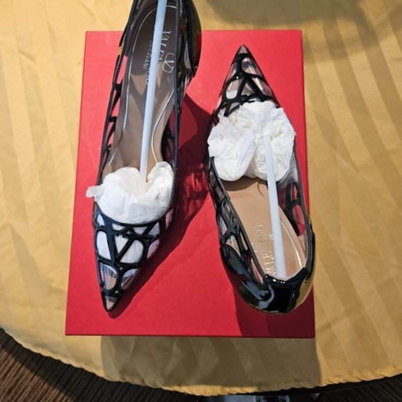 Valentino VLogo 90 Vinyl & Patent Pump - Picture 3 of 6